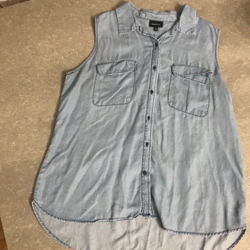 Sleeveless Chambray in light denim